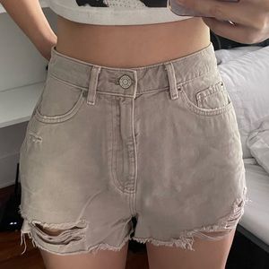 beige shorts